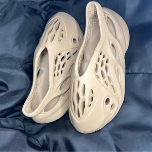 YEEZY FOAM RUMMER STONE SAGE